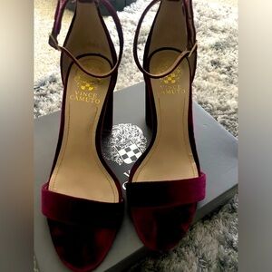 Vince Camuto Red/Maroon Velvet VP Malissa 7.5 Medium Heel